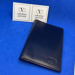 Dead stock Valentino Garavani black Leather Card Holder
